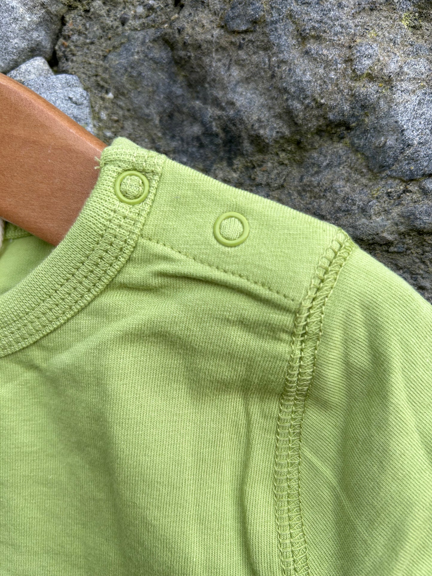 Green t-shirt   9-12m (74-80cm)