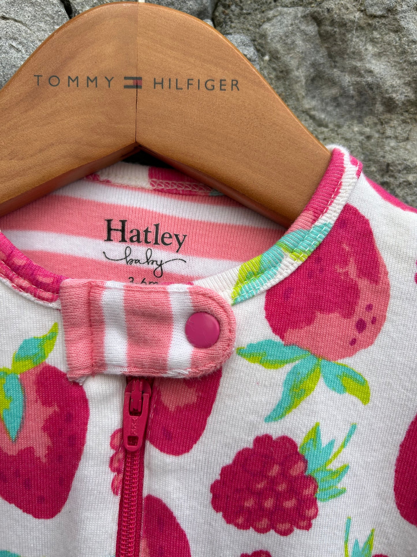 Strawberry onesie 3-6m (62-68cm)