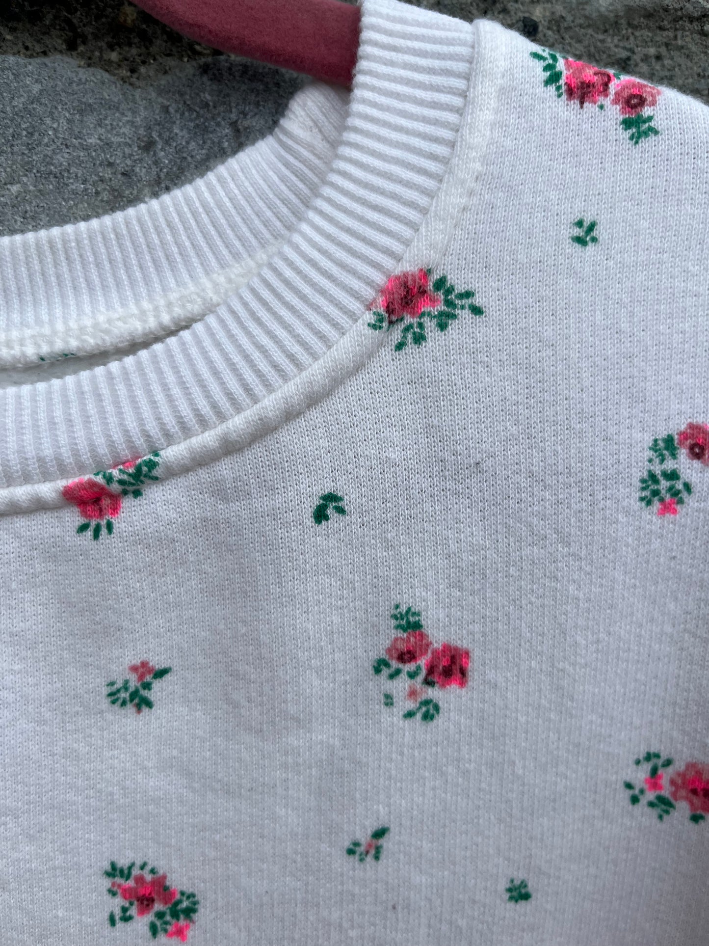 Small flowers sweatshirt  11-12y (146-152cm)