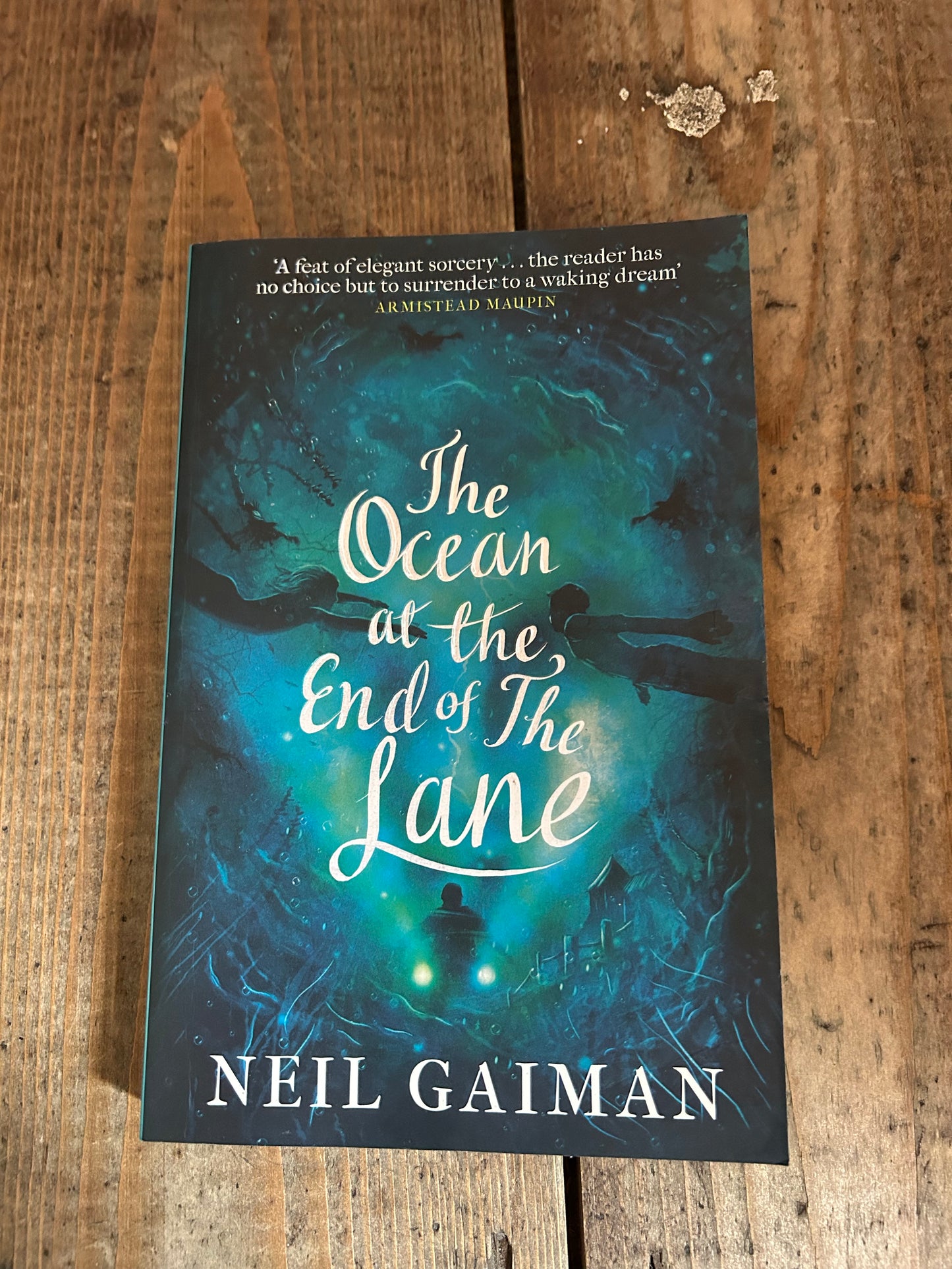 The ocean at the end of the lane by Neil Gaiman