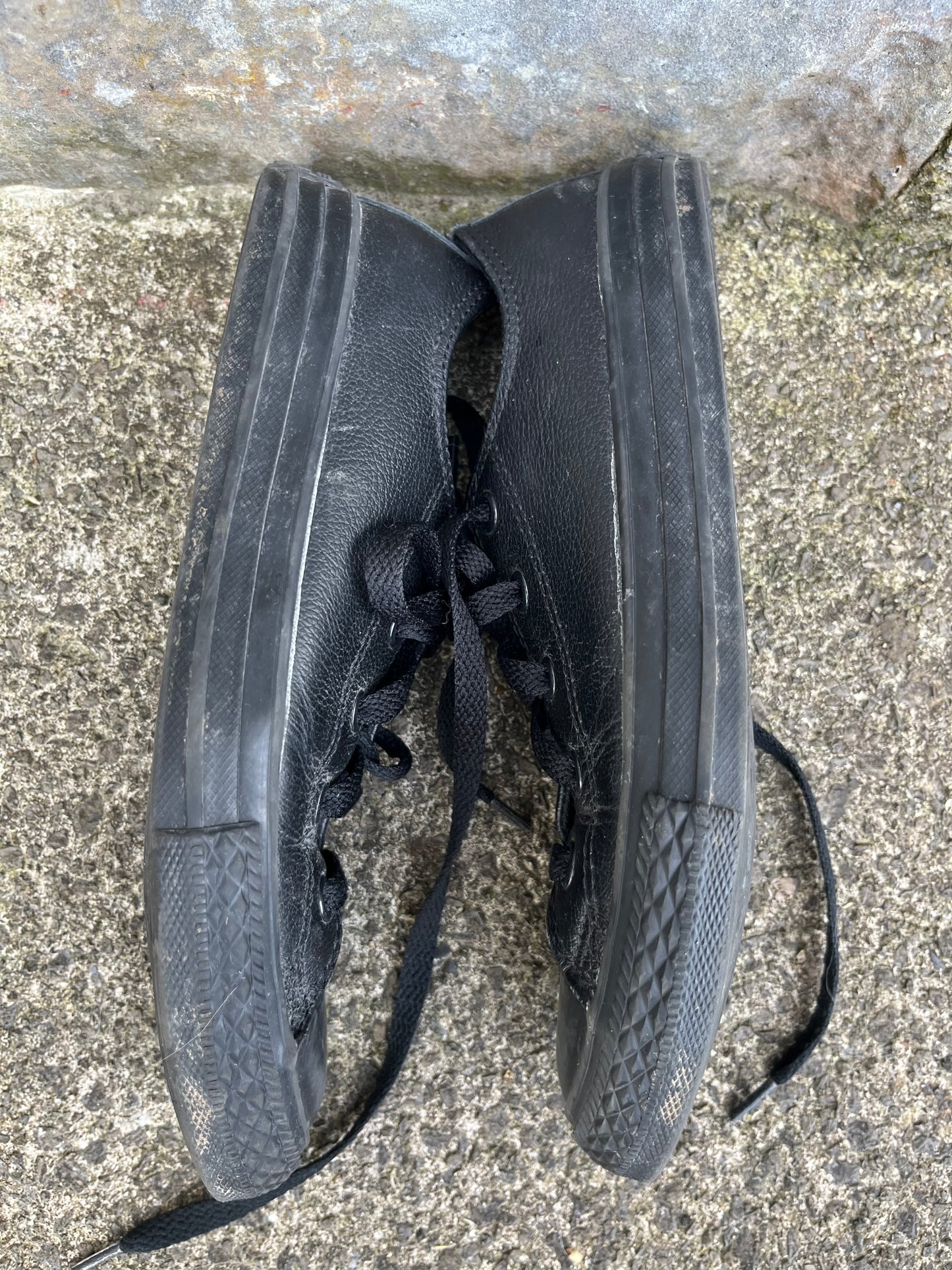 Black leather converse  uk 2 (eu 34)