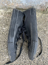 Load image into Gallery viewer, Black leather converse  uk 2 (eu 34)
