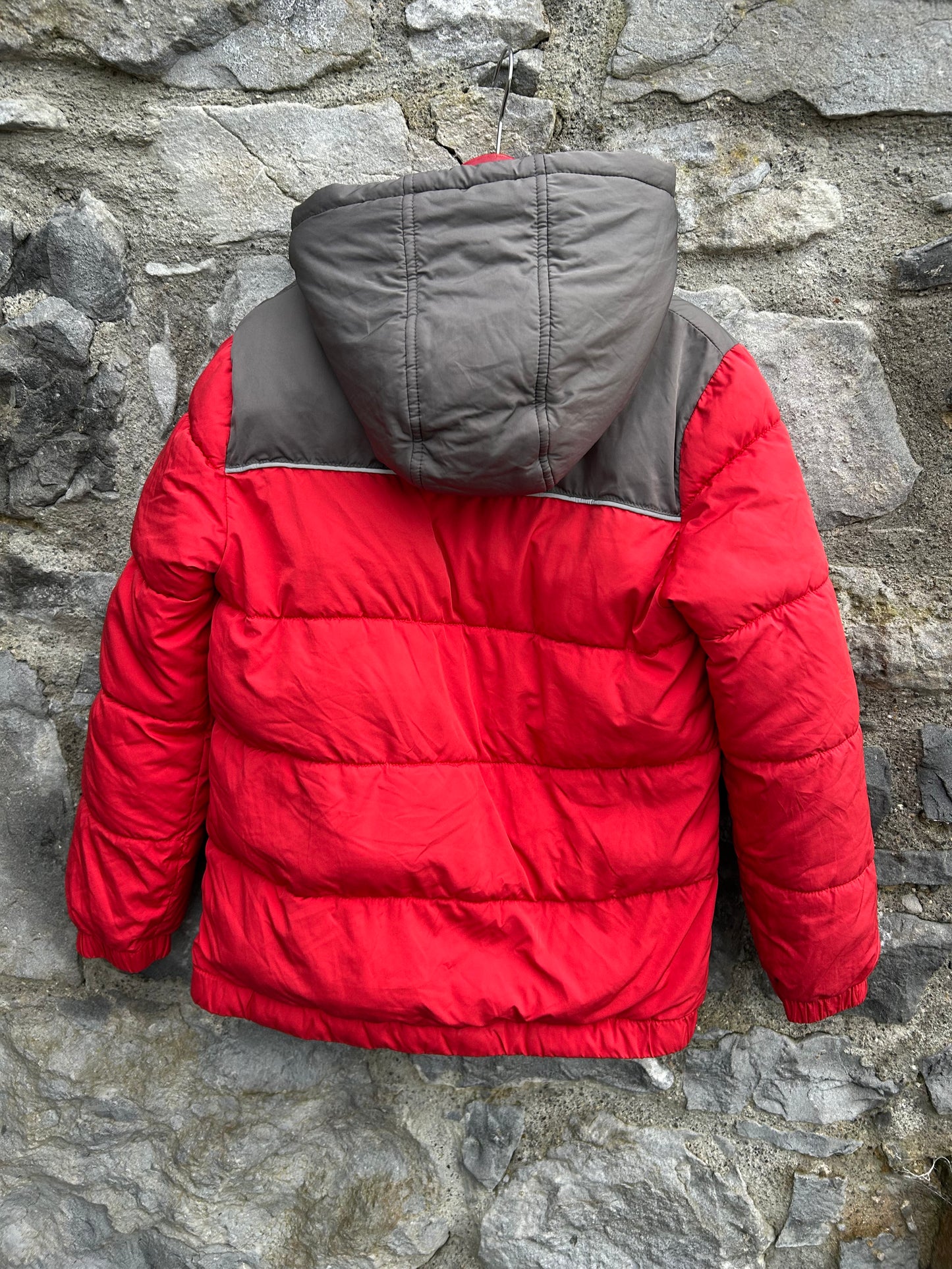 Red puffy jacket  10y (140cm)