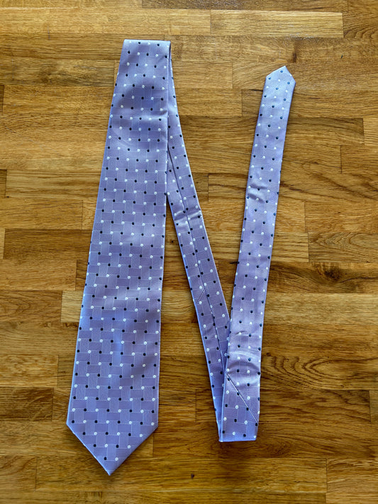 Purple dots tie