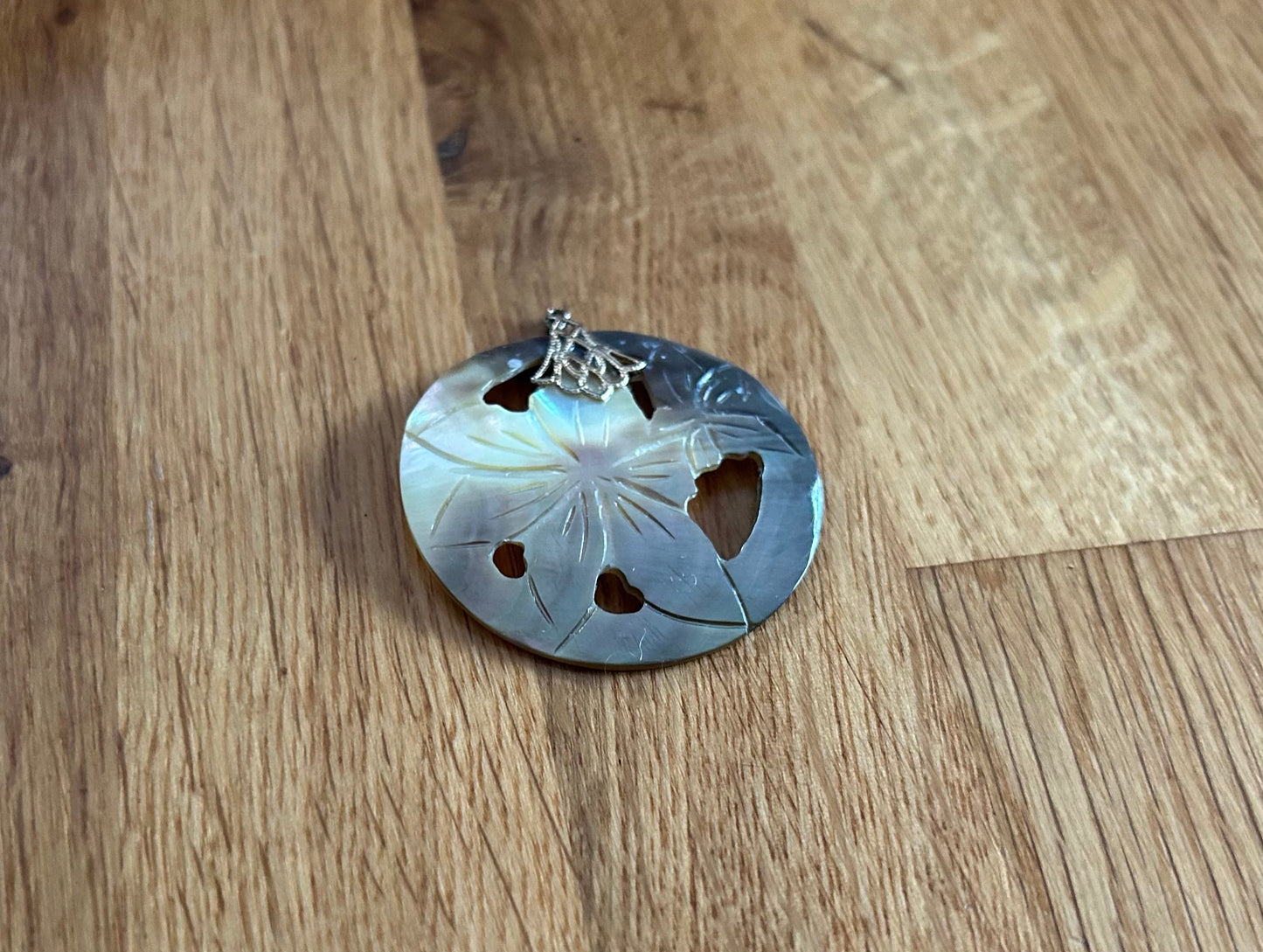 Mother of pearl pendant
