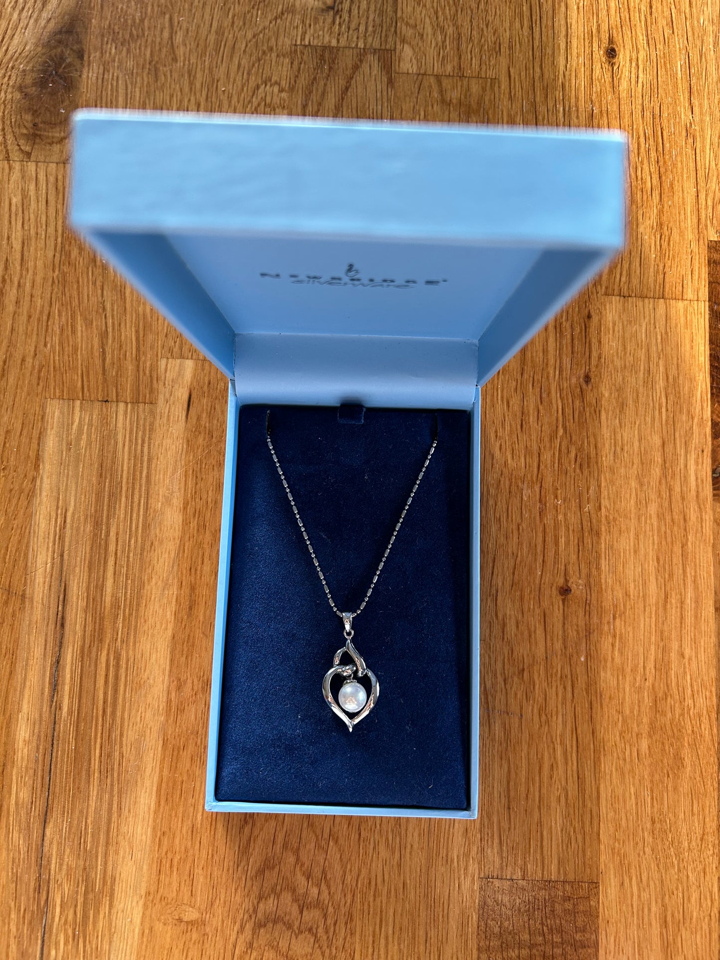 Single pearl necklace