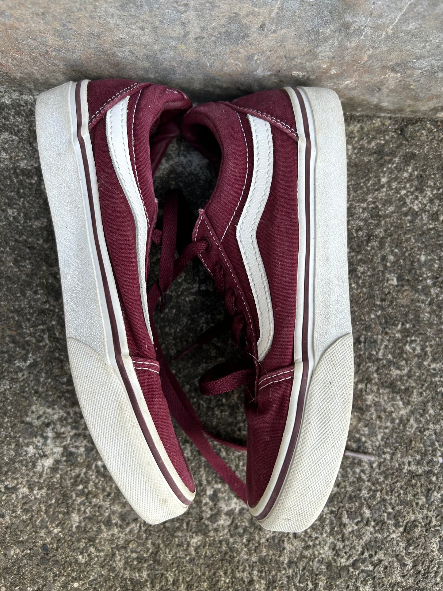 Maroon trainers  uk 2.5 (eu 35)