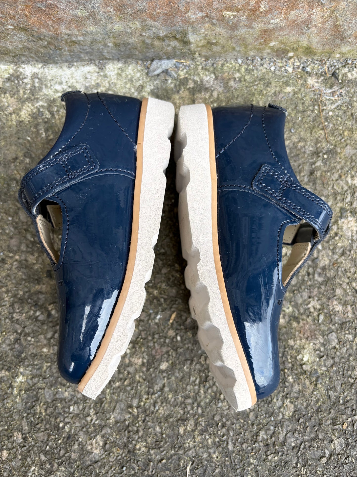 Crown print patent Navy T-bar shoes  uk 7.5 (eu 25)