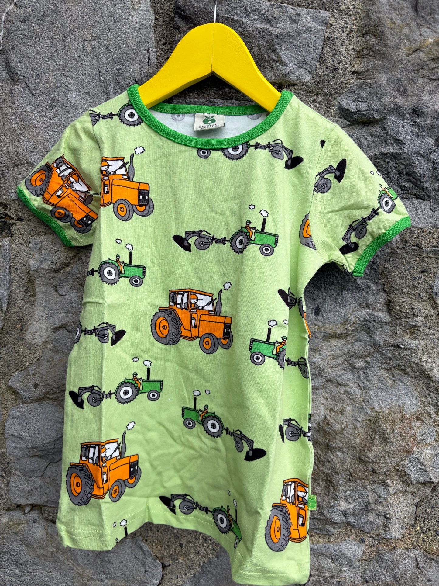 Tractors green T-shirt  4-5y (104-110cm)