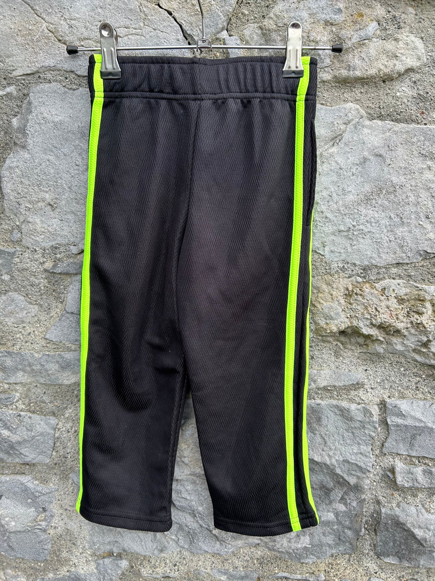 NB black tracksuit bottoms  4y (104cm)