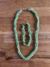 Load image into Gallery viewer, Green necklace bracelet set
