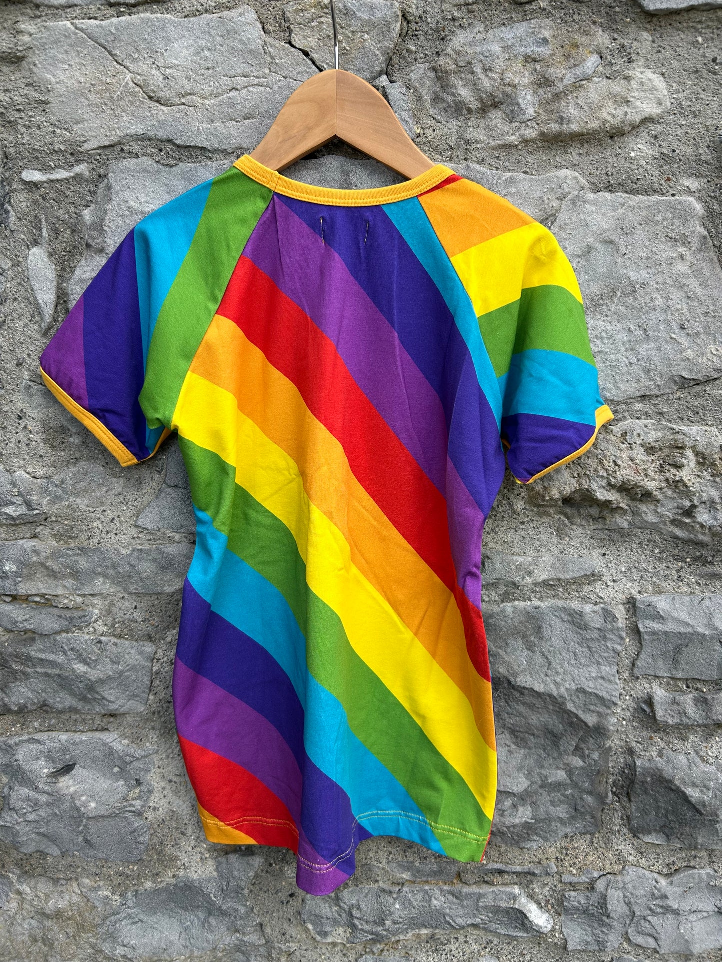 Rainbow stripes T-shirt  11y (146cm)