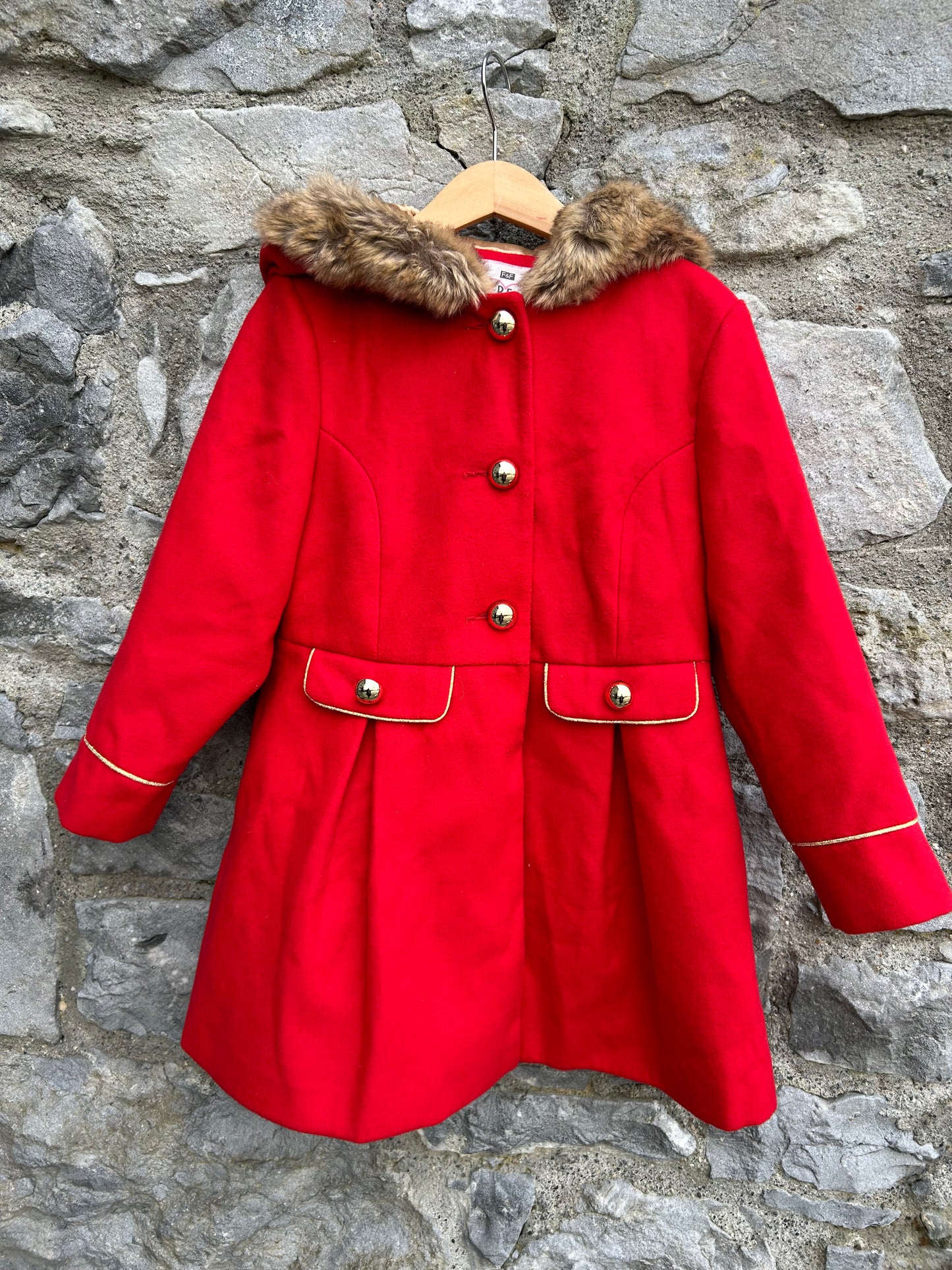 Red coat with fur collar  6-7y (116-122cm)