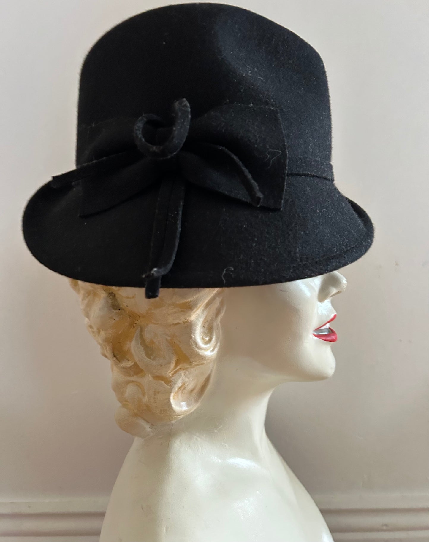 Black knot hat