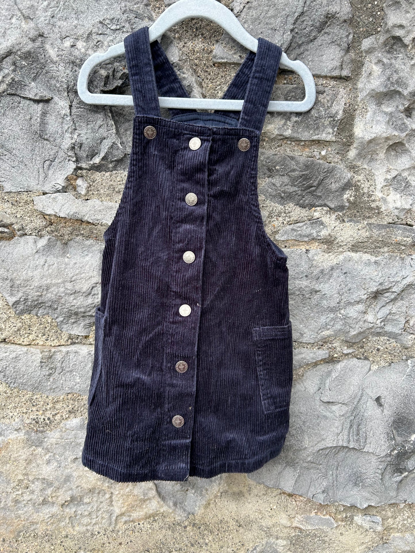 Black cord pinafore 2-3y (92-98cm)