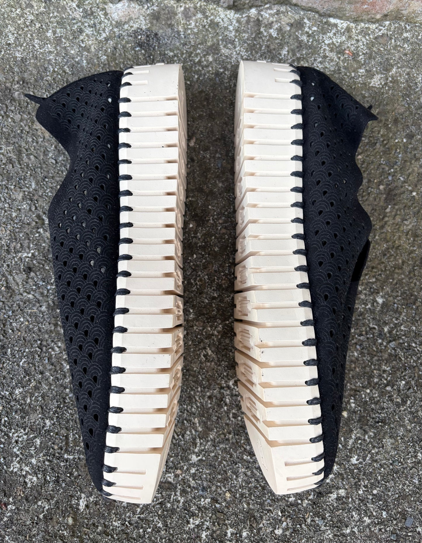 Black tulip trainers  uk 7 (eu 41)