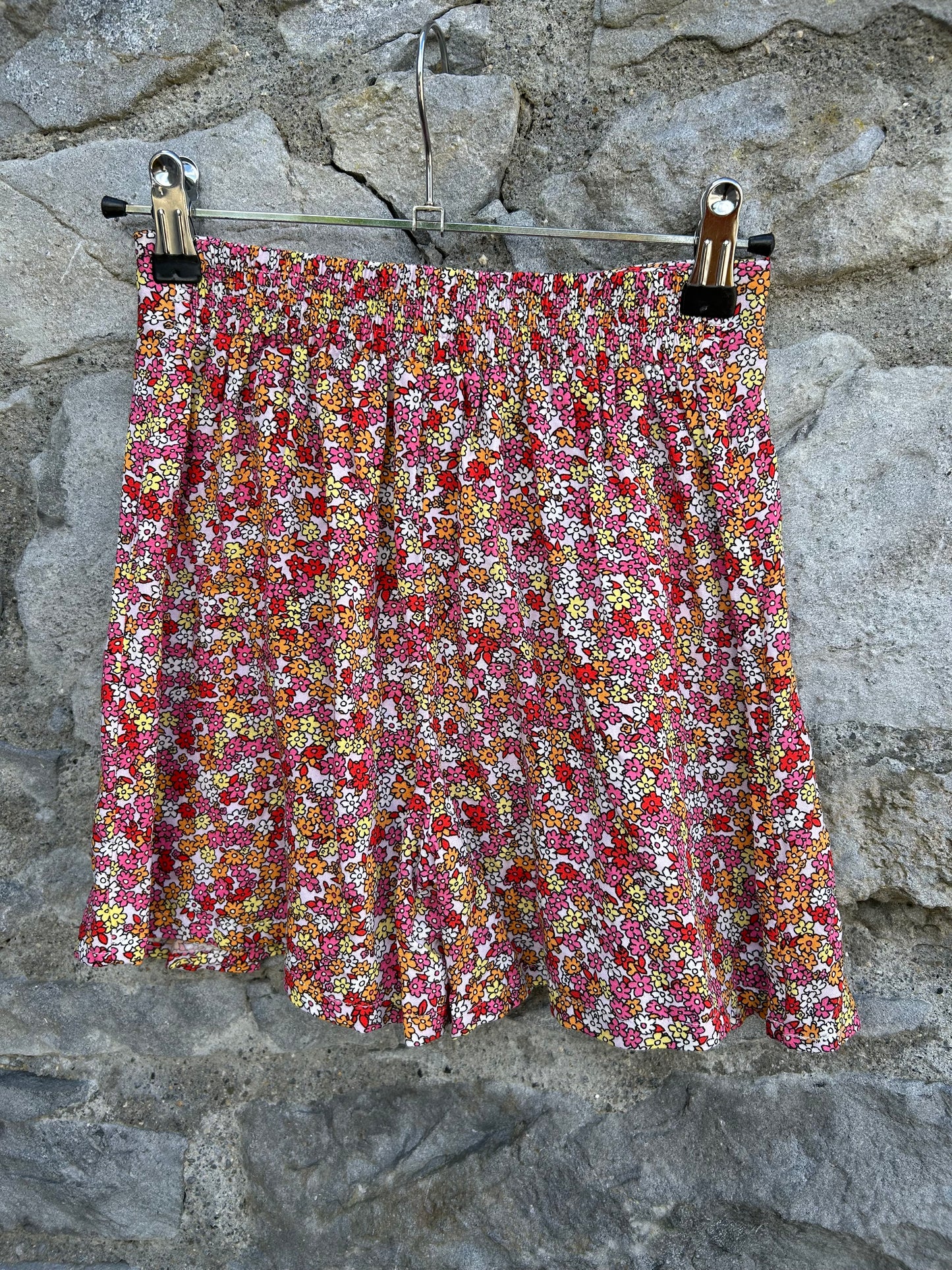 Red flowers skort  7-8y (122-128cm)