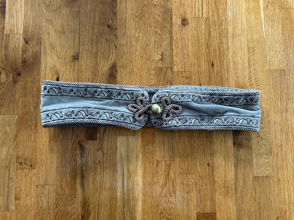 Dark beige velvety belt
