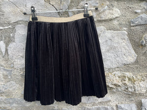 Black velvet skirt  6y (116cm)
