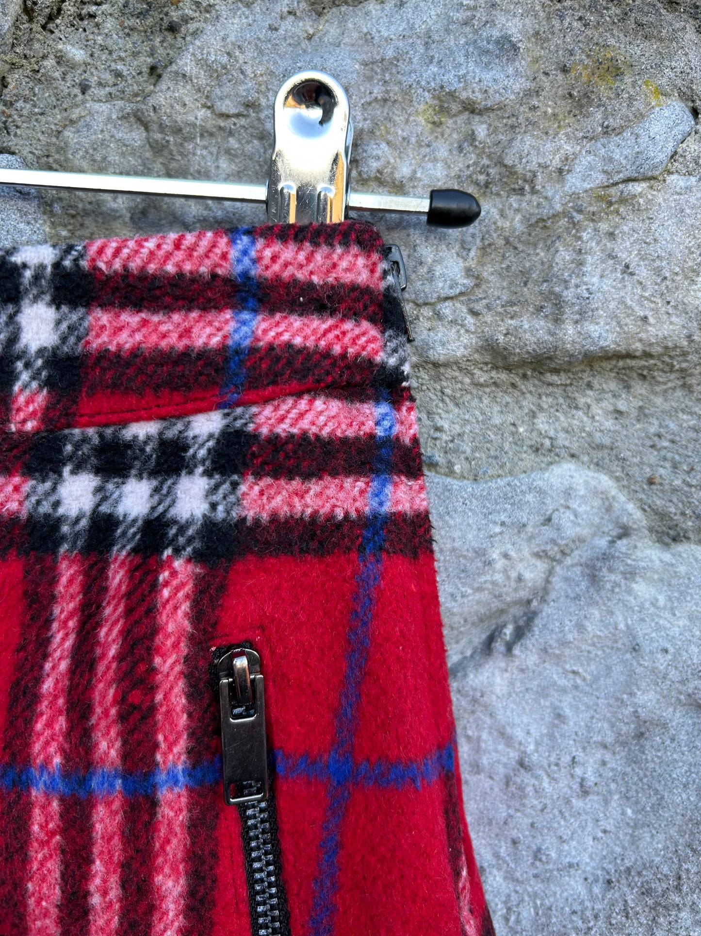 Red check skirt  7-8y (122-128cm)