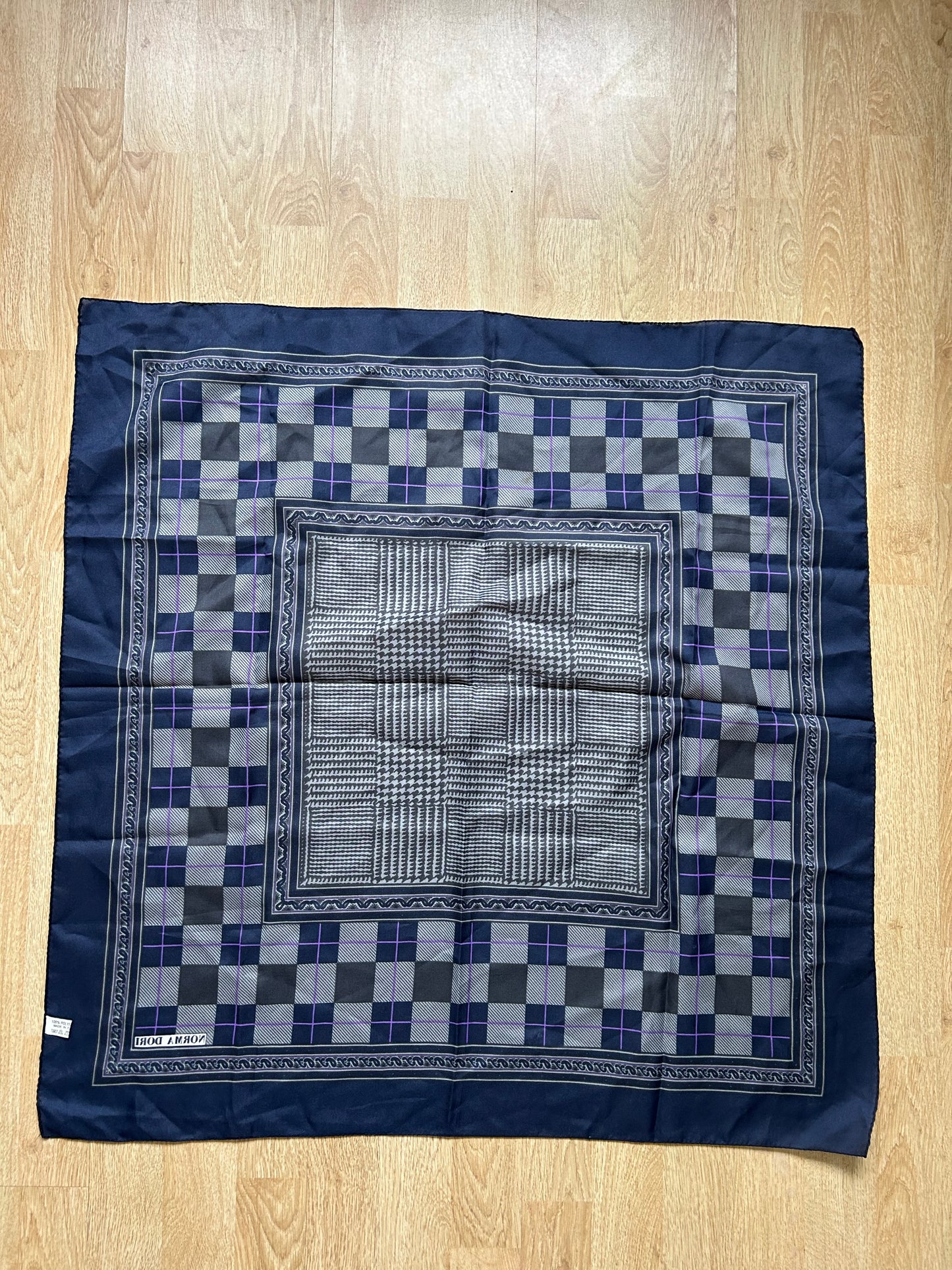 Squary checked scarf