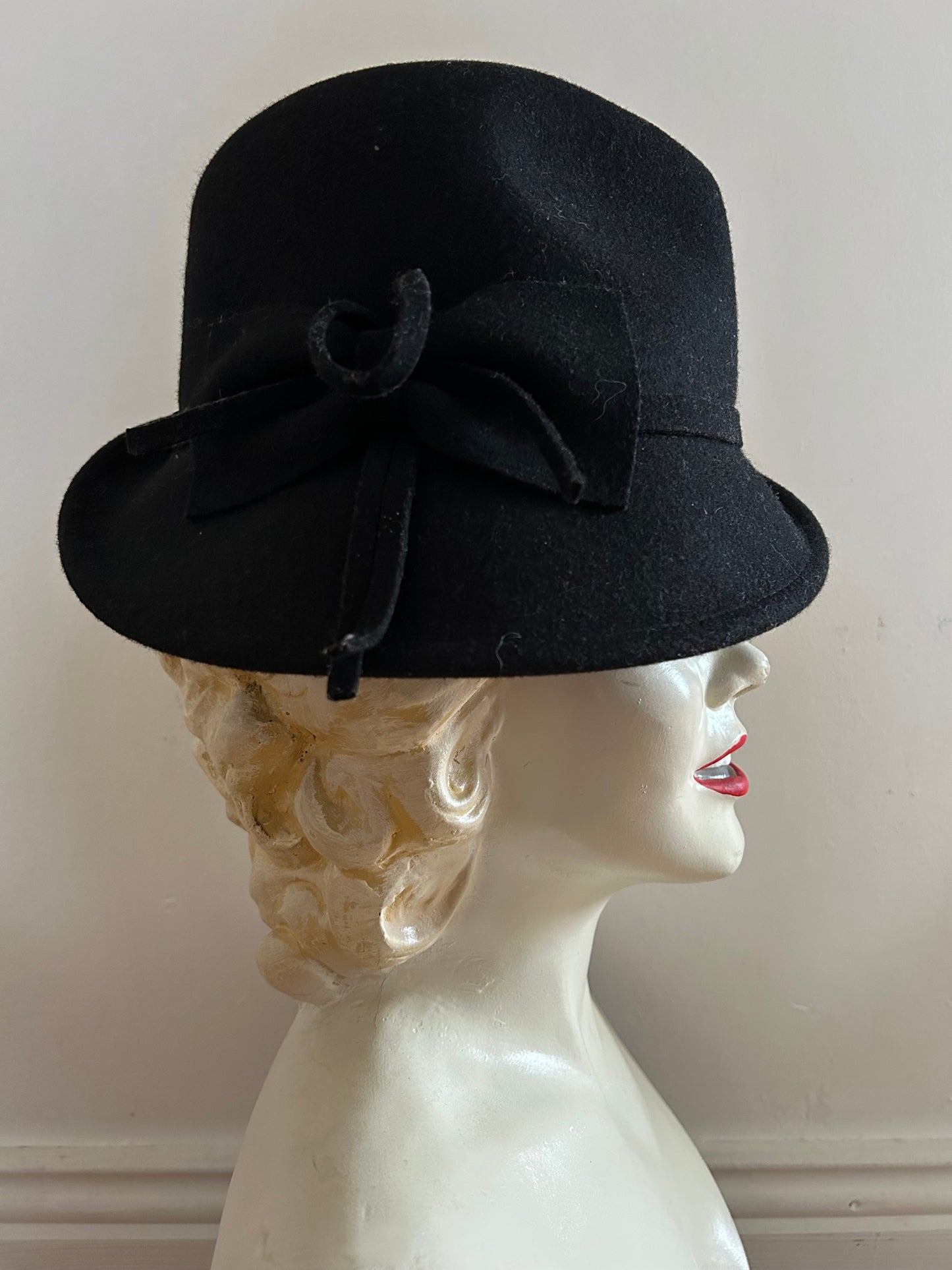 Black knot hat