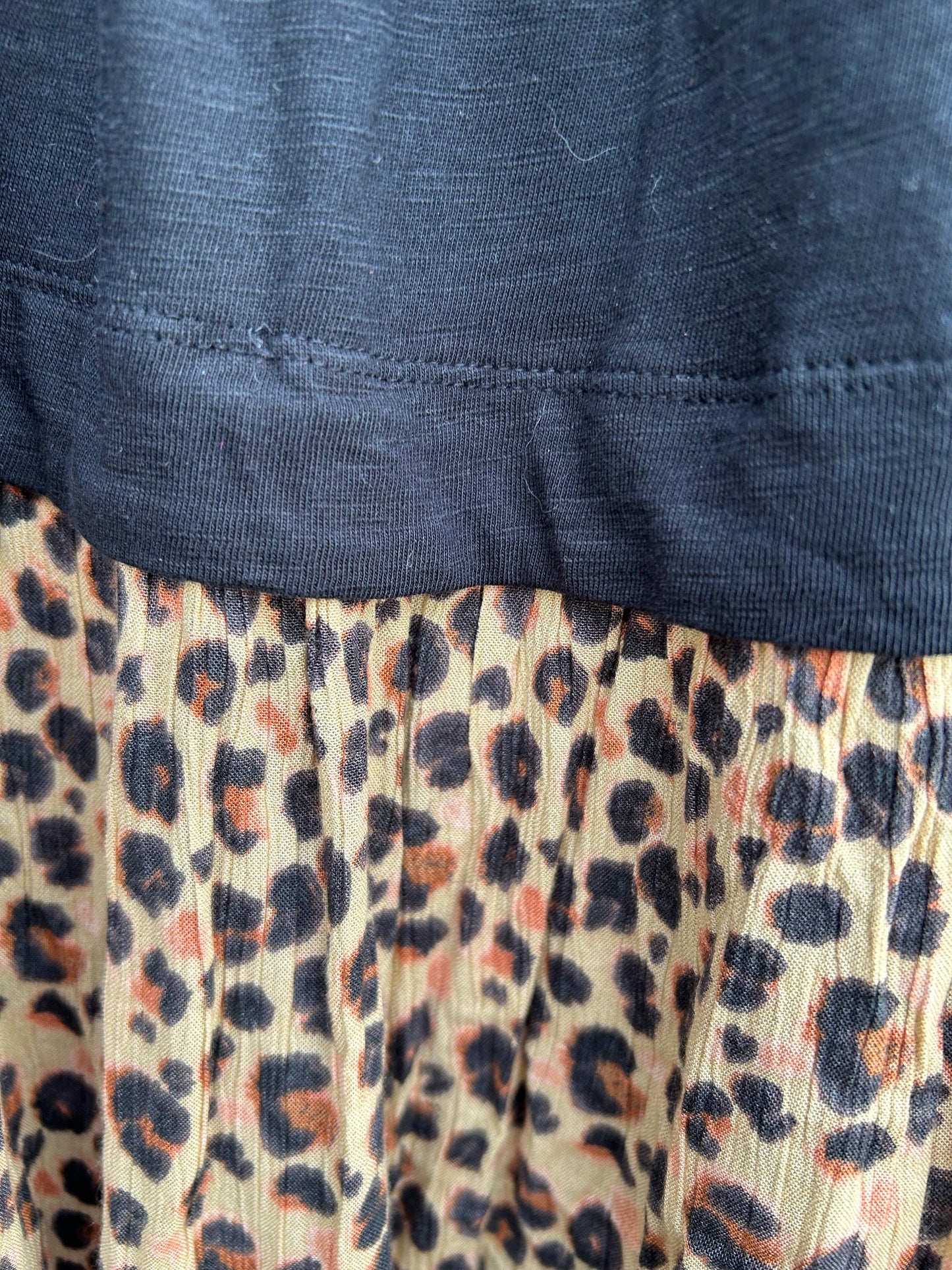 Black&leopard print dress  8y (128cm)