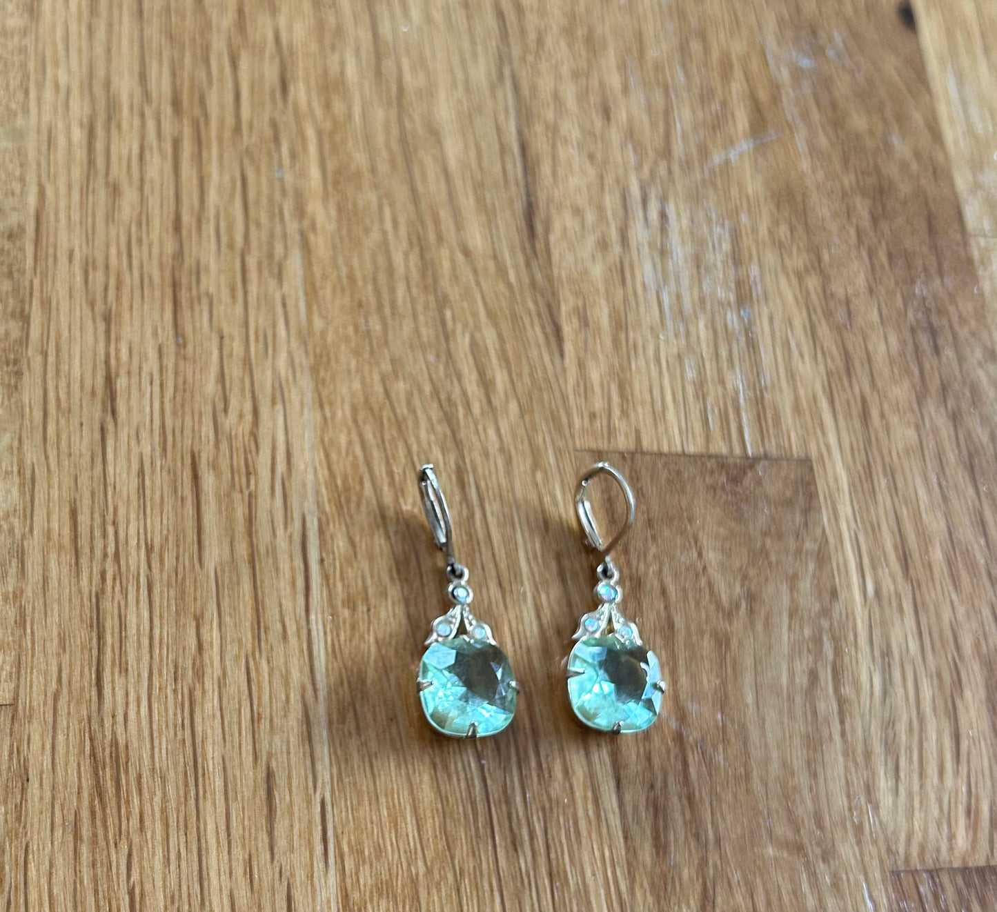 Light green drop earrings