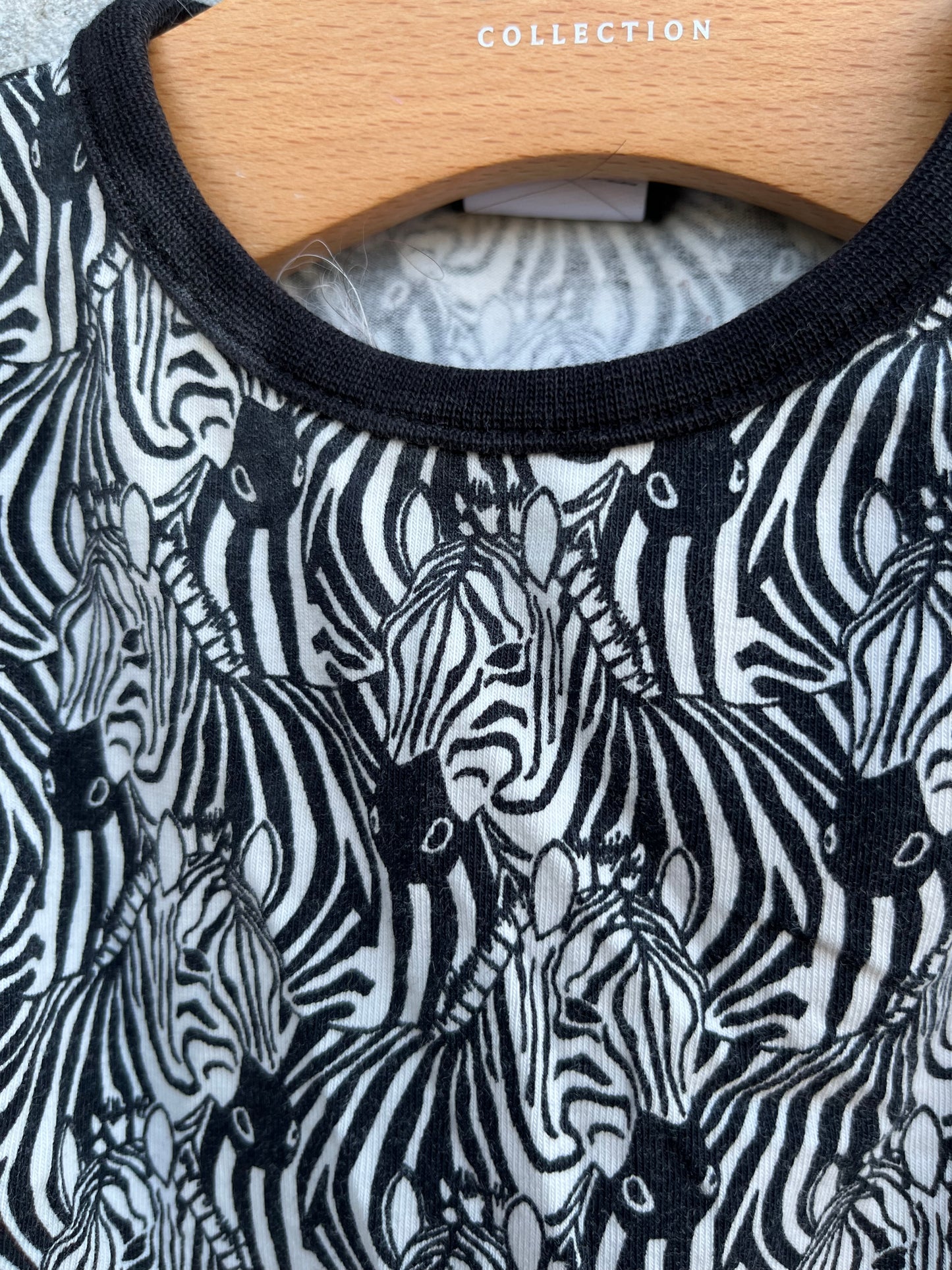 Black&white zebra vest  0-1m (56cm)