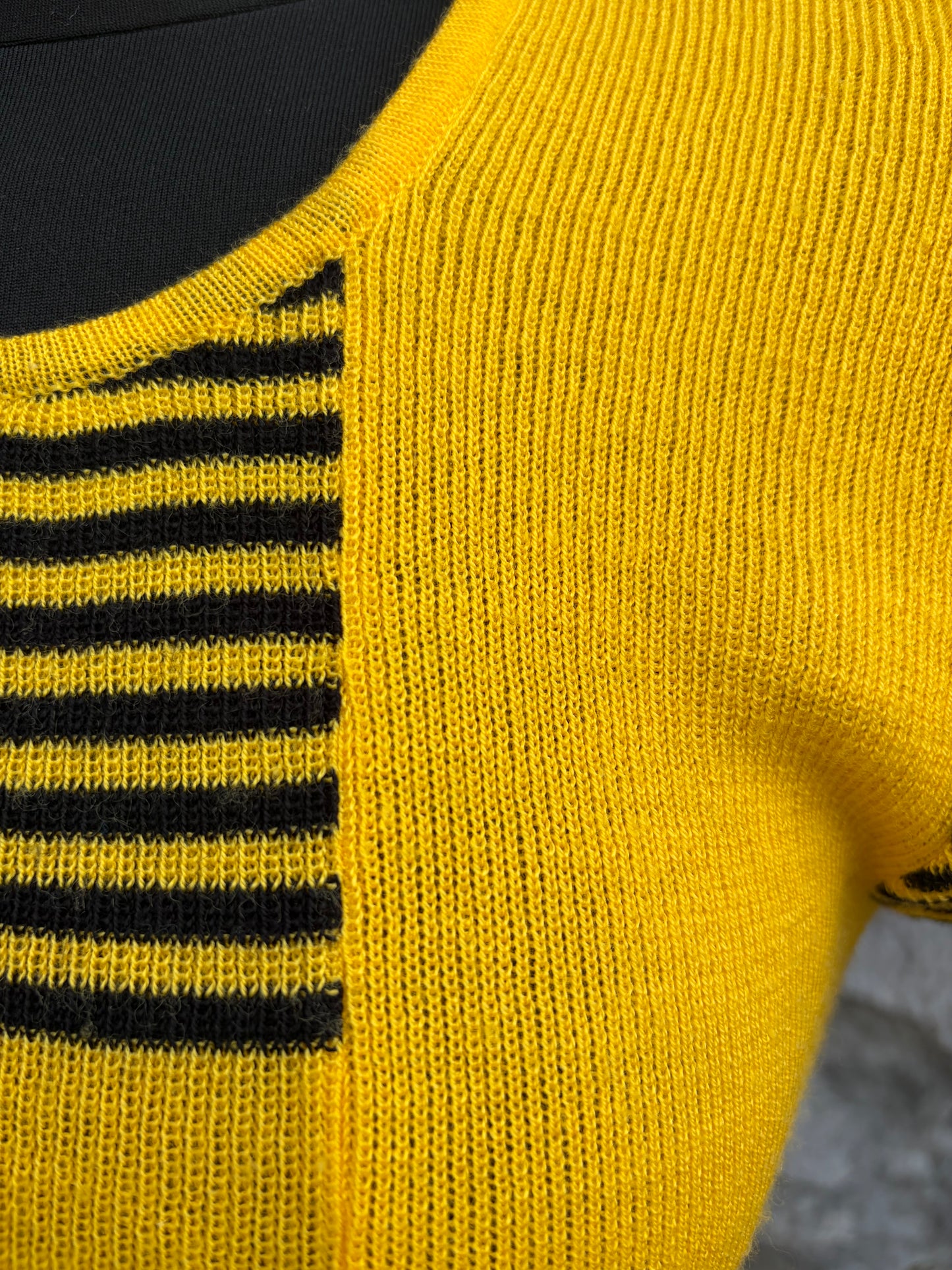 80s yellow&black knitted top uk 8-10