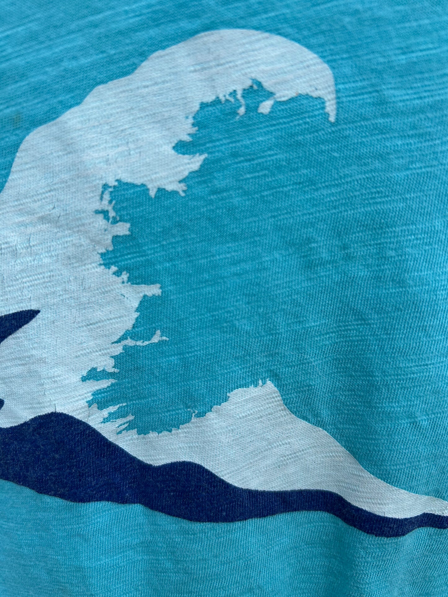 Waves light blue T-shirt  9-10y (134-140cm)