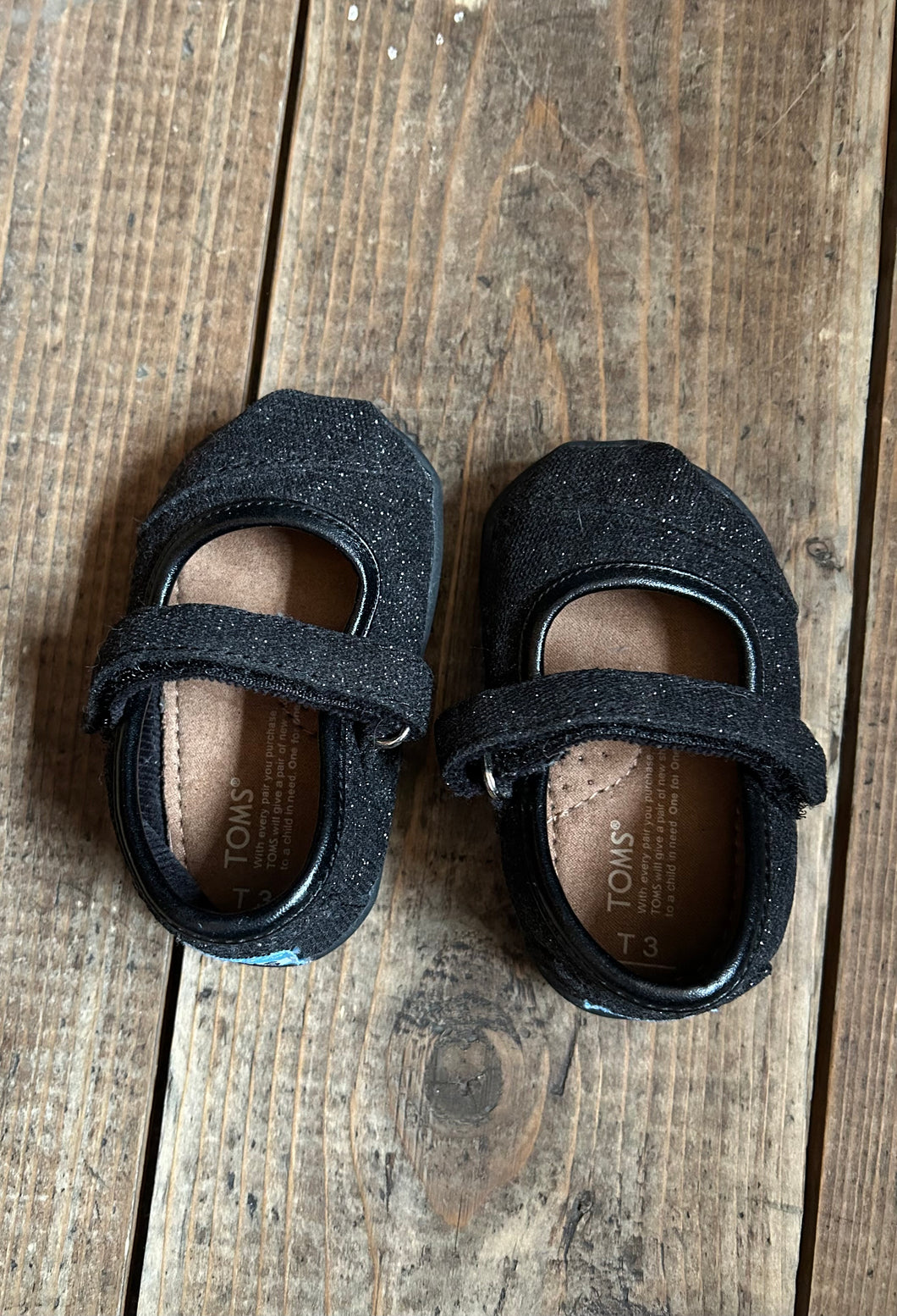 Black shiny baby shoes  uk 2 (eu 18.5)