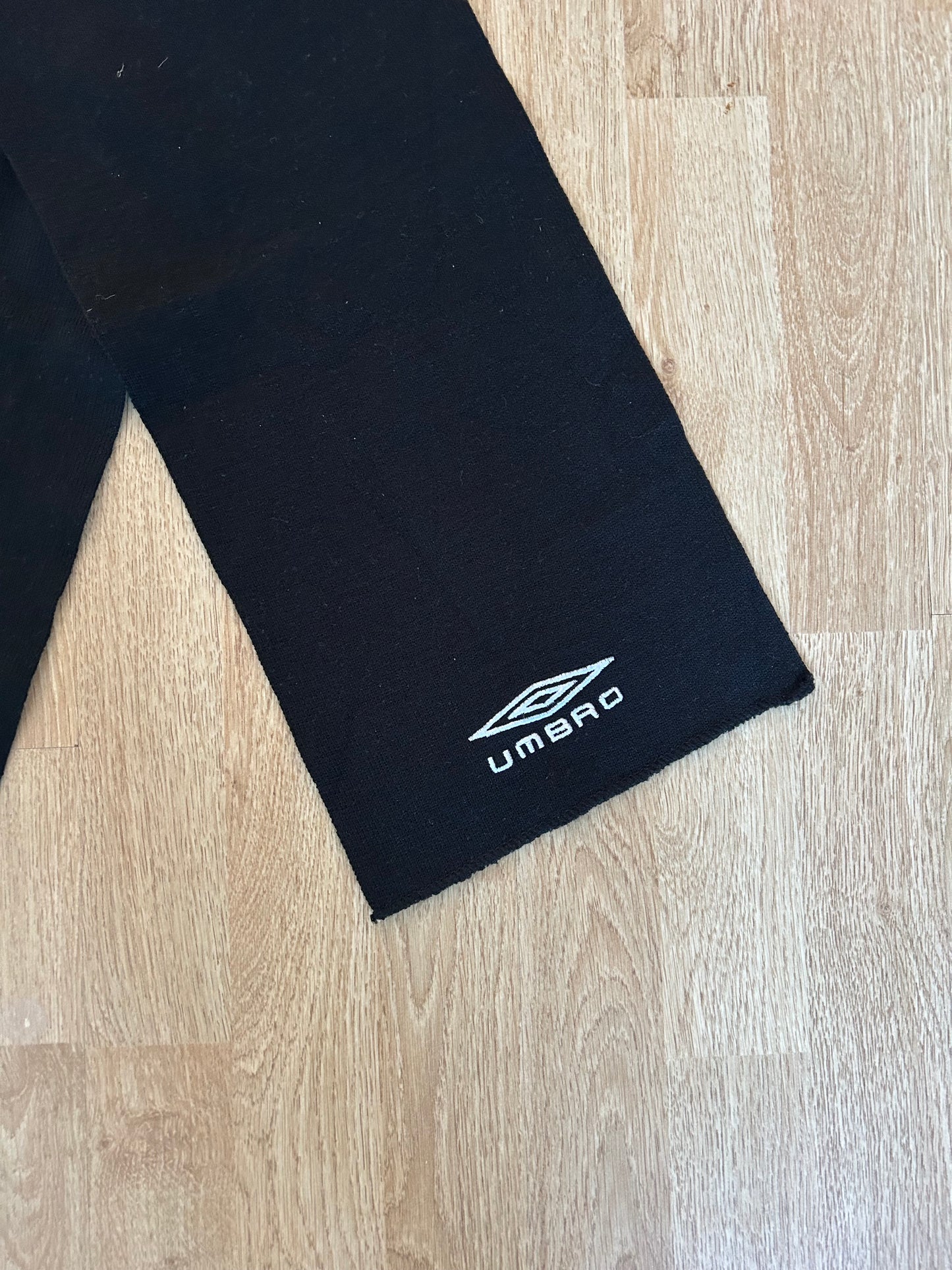 Umbro black scarf