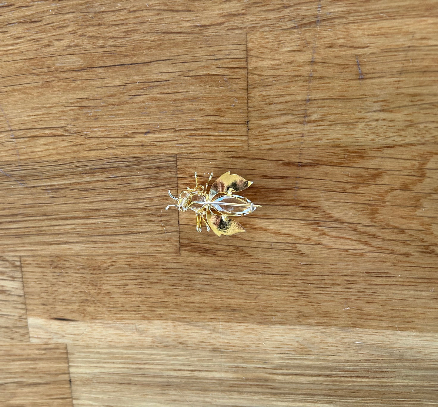 Bee brooch