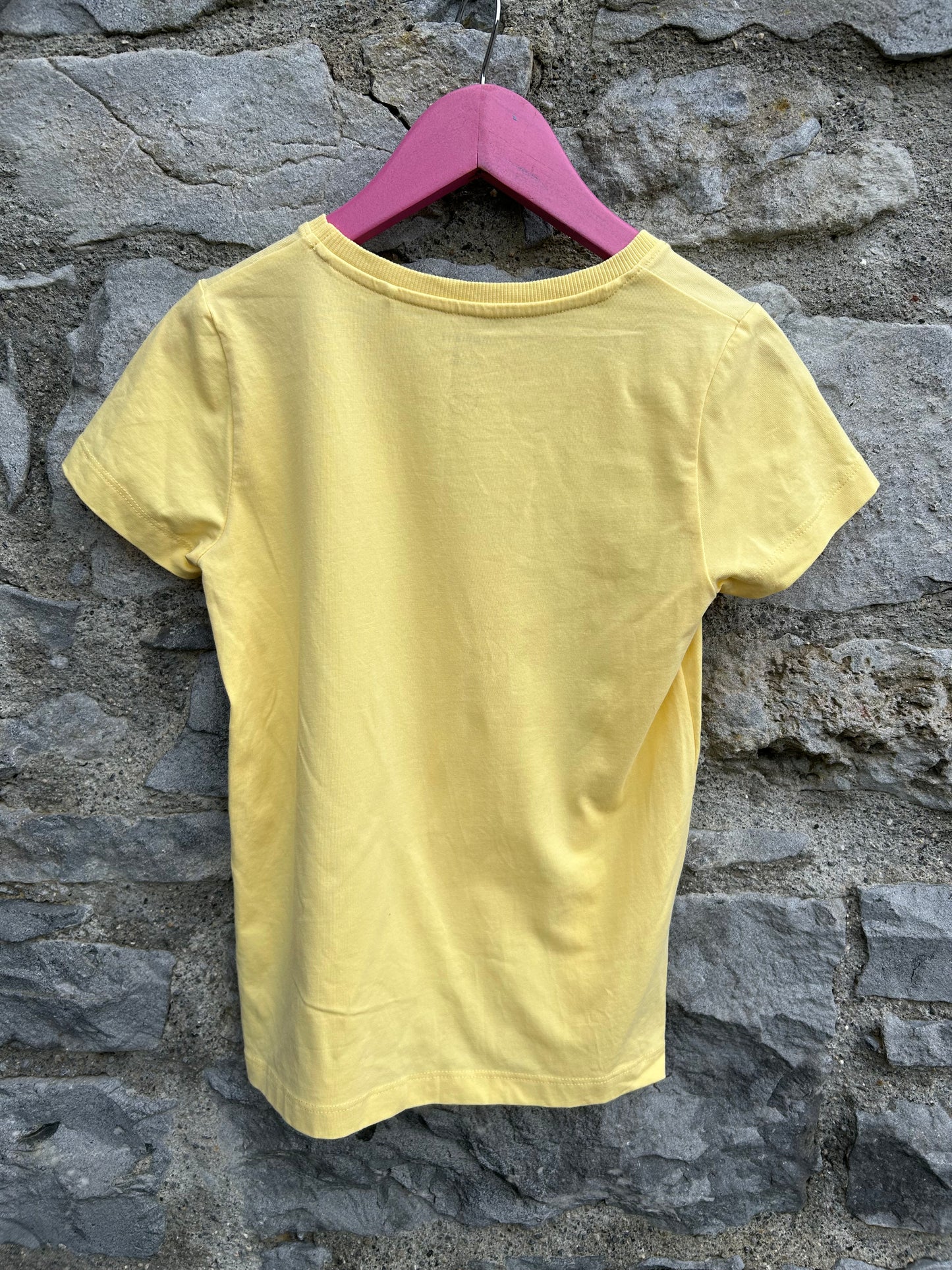 Girl yellow T-shirt label  7-8y (122-128cm)