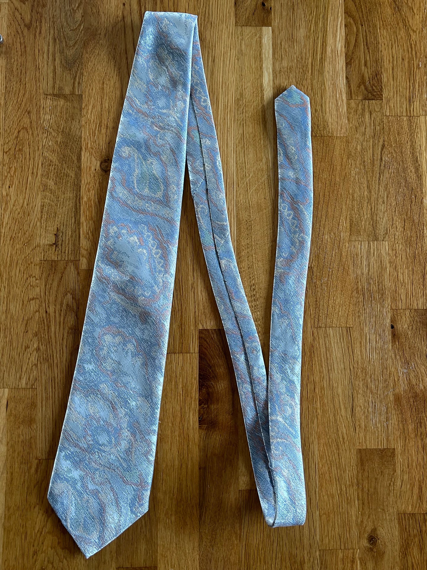 Pastel abstract tie