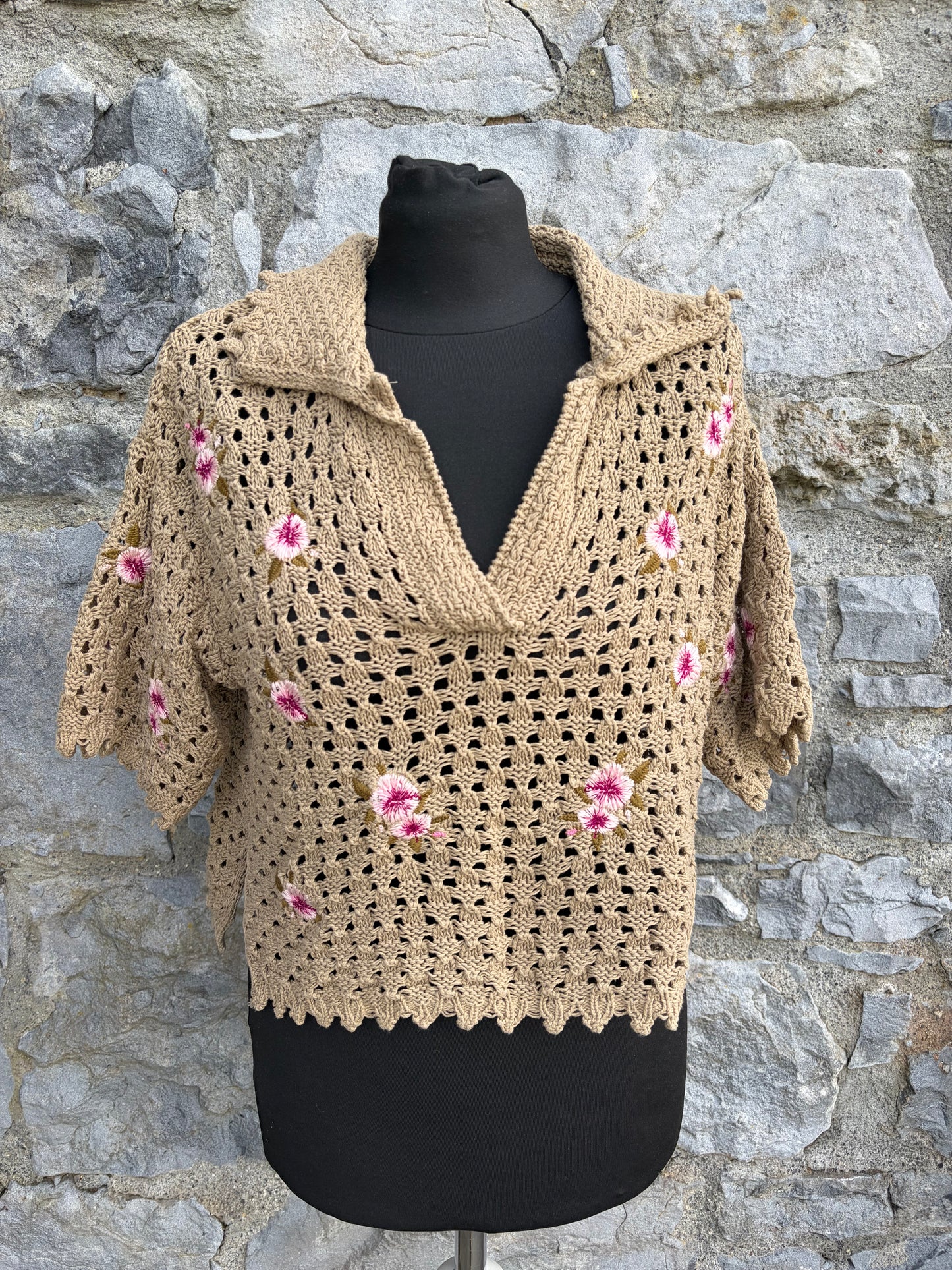 Crochet beige top with embroidered flowers uk 8-10