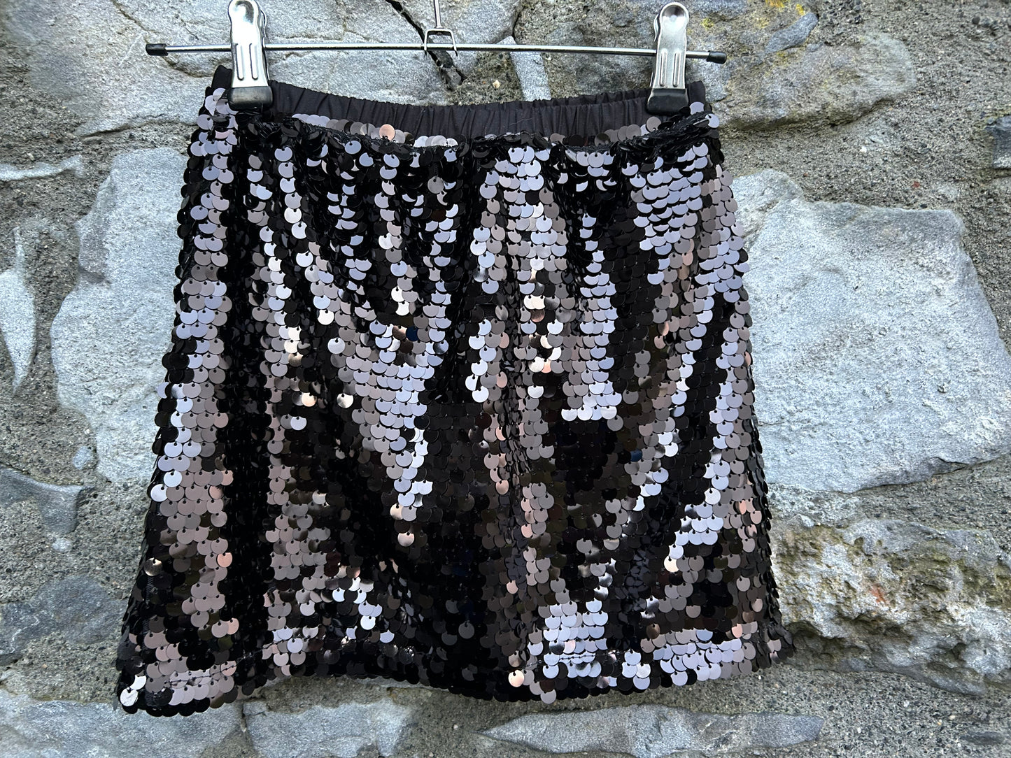 Black sequin skirt  5-6y (110-116cm)