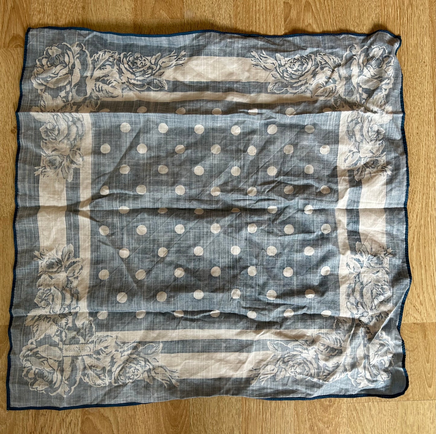 Small blue spot scarf