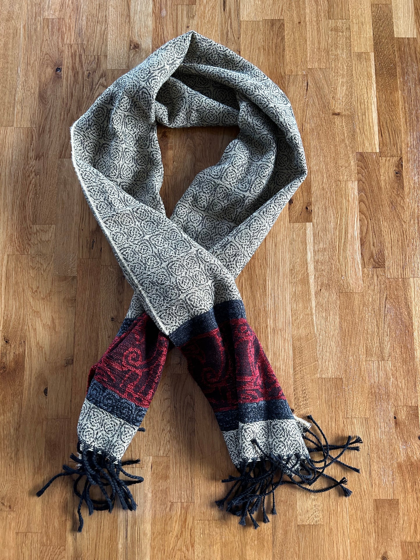 Beige&maroon Celtic scarf