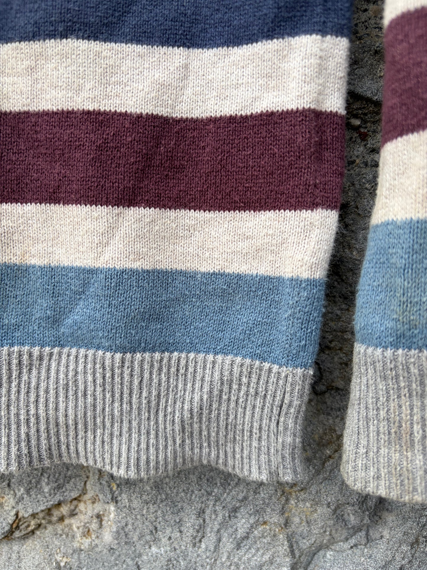 Brown&grey stripy jumper  5-6y (110-116cm)
