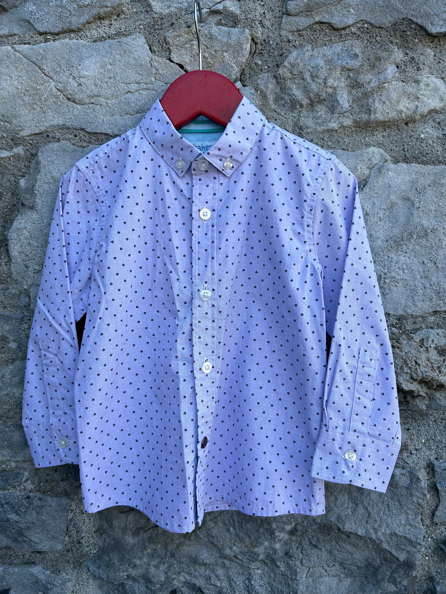 Tiny triangles blue shirt 3-4y (98-104cm)