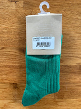 Load image into Gallery viewer, Green socks  uk 8.5-10 (eu 25-27)
