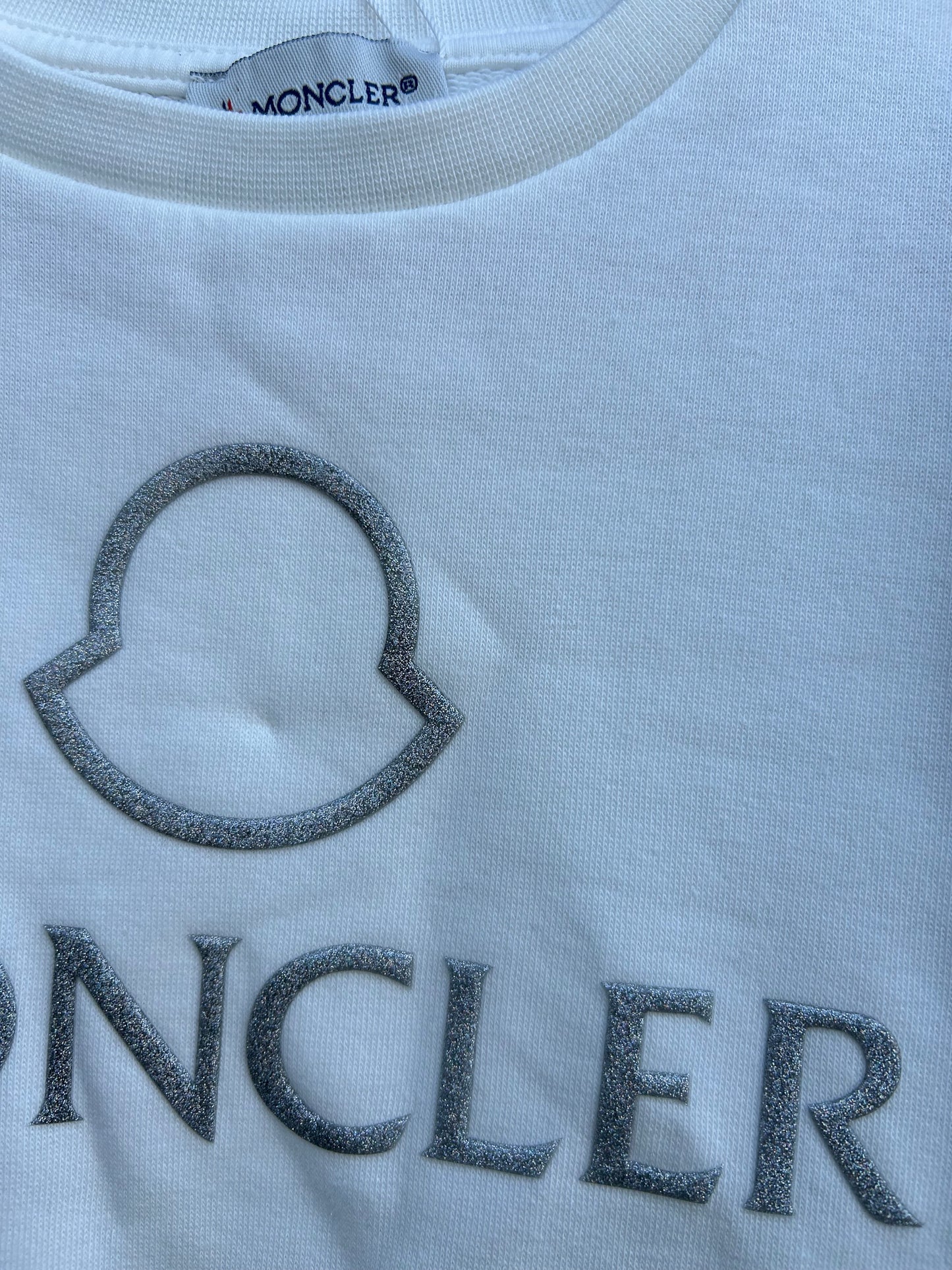 Moncler white sweatshirt  4-5y (104-110cm)