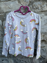 Load image into Gallery viewer, Rainbows grey top 7y (122cm)
