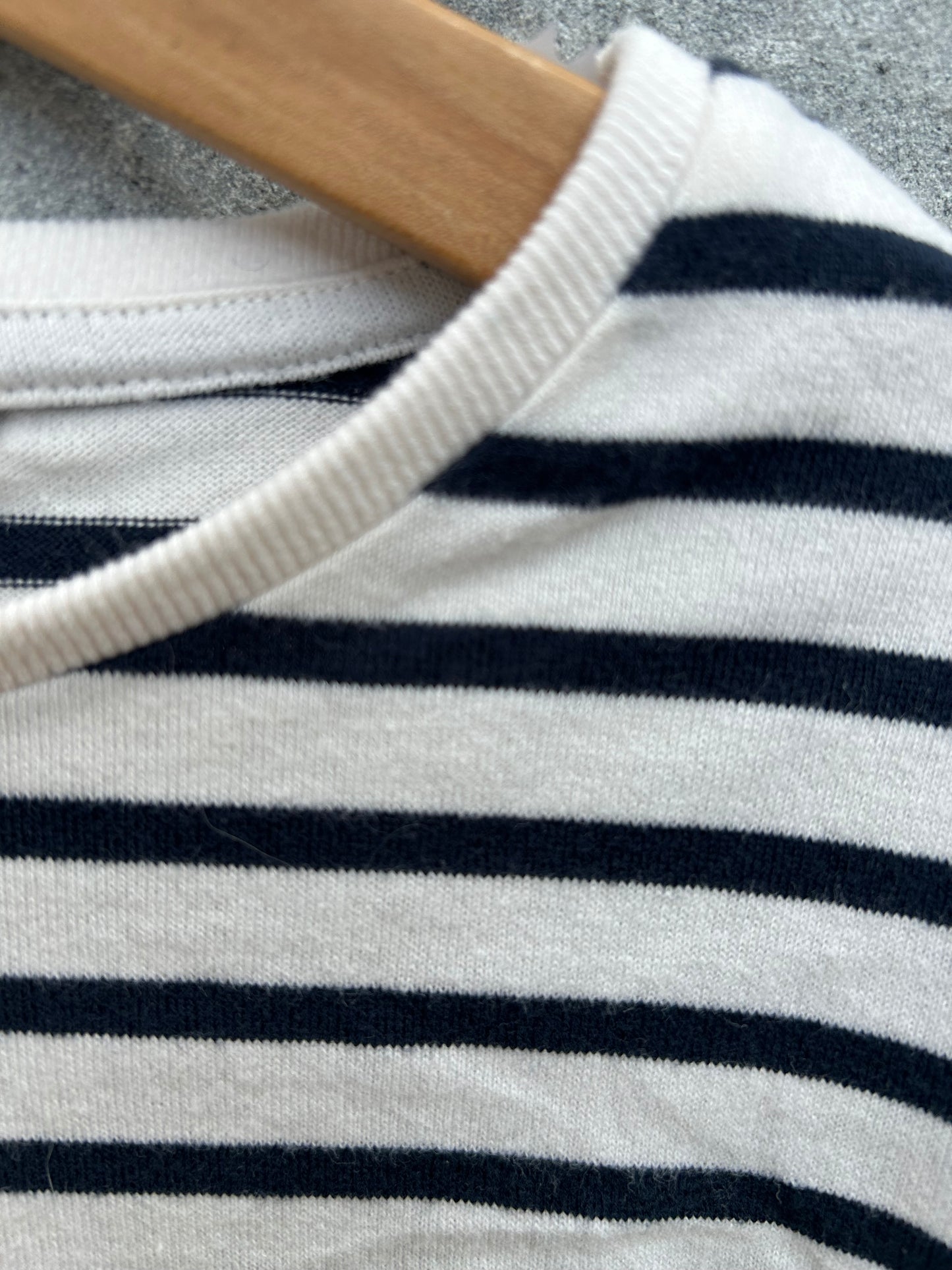 Black&white stripy top  9-10y (134-140cm)