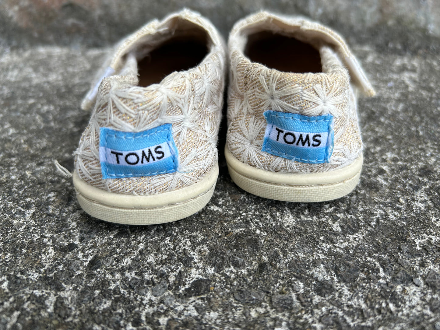 Beige&gold slip on toms   uk 4 (eu 20)