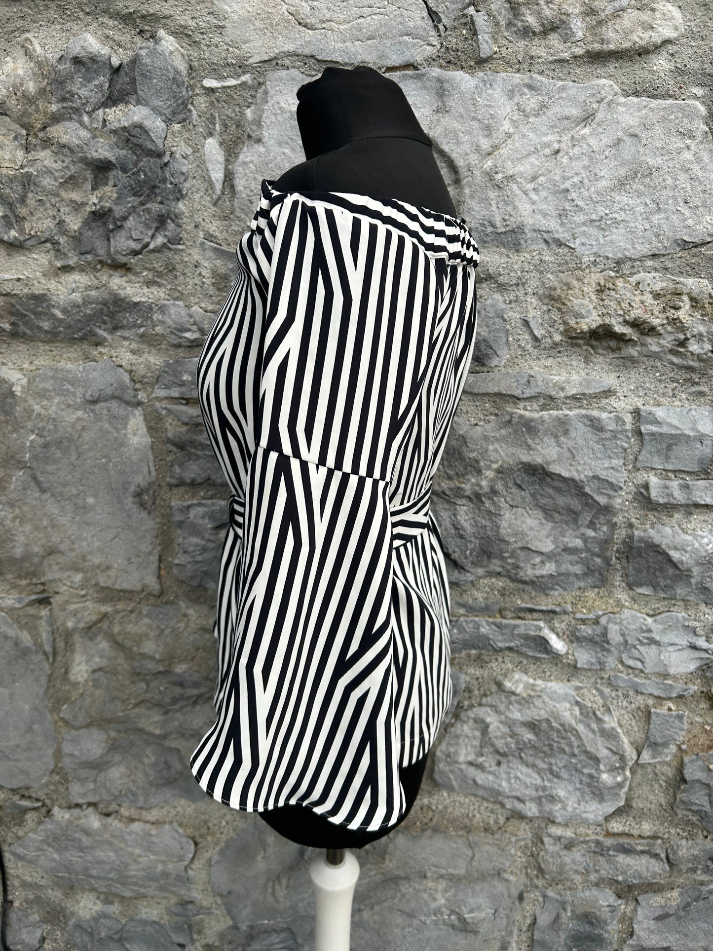 Black&white stripy top uk 6-8