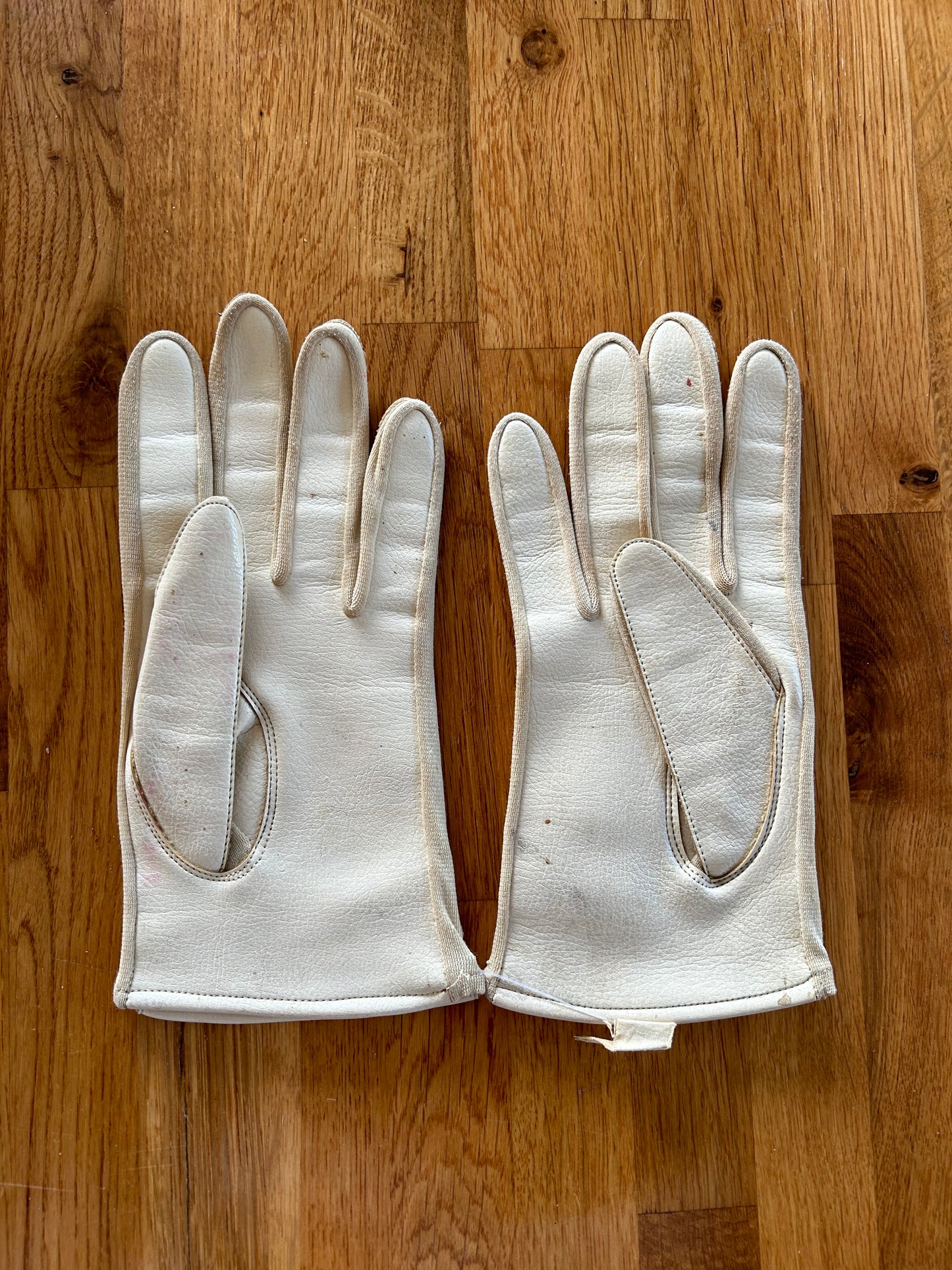 White knot gloves