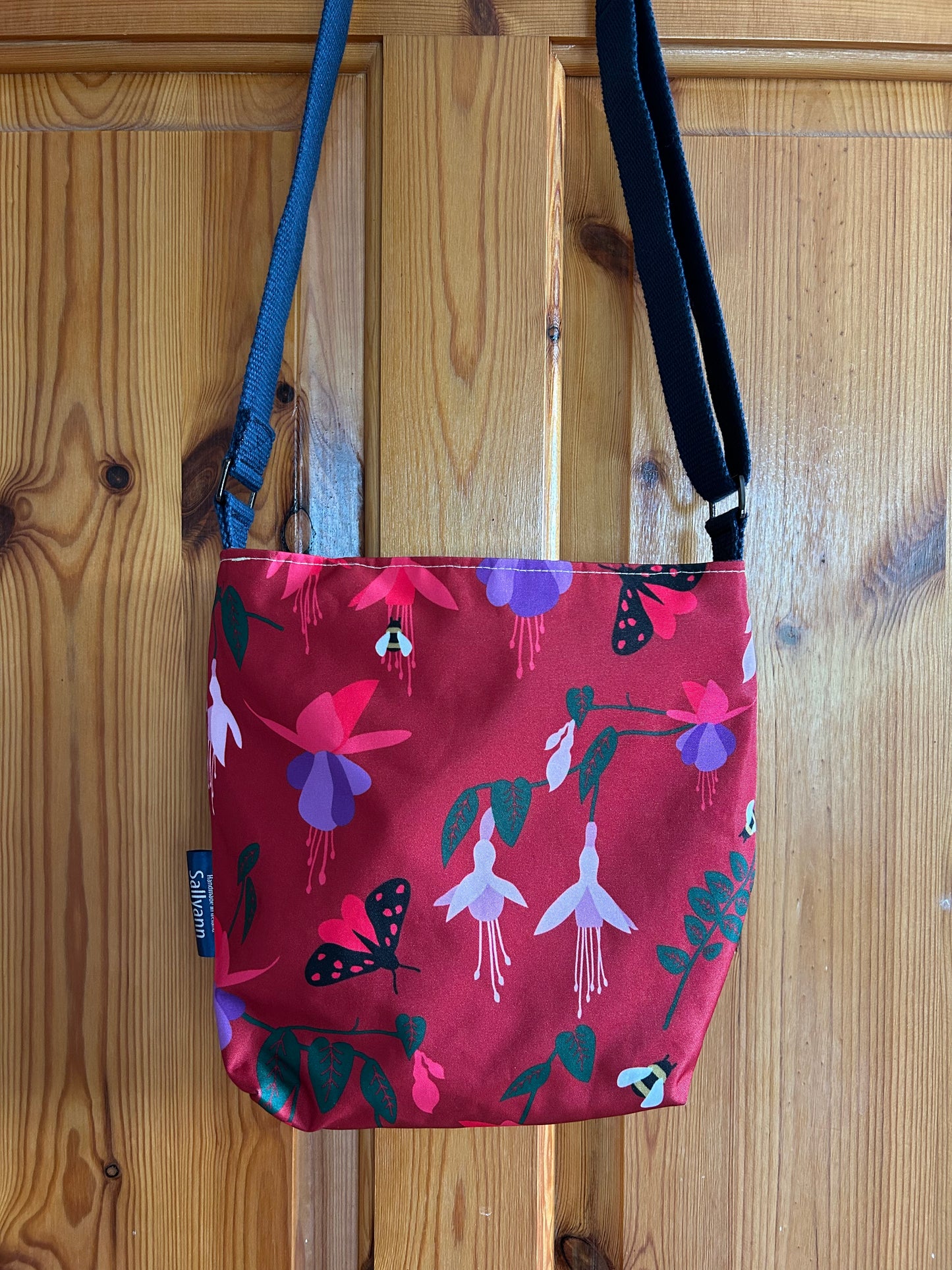 Red fuchsia crossbody bag